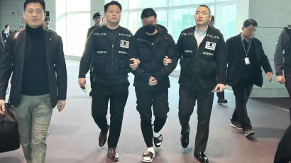 [포토타임] 중국에서 강제 송환되는 강남 마약음료 사건 주범