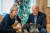 조 바이든 미국 대통령은 25일(현지시간) 크리스마스를 맞아 군 장병들과 통화를 나눴다고 백악관이 이날 밝혔다. 백악관은 다만 이날 바이든 대통령의 통화 사실 외에 발언 내용은 공개하지 않았다. 바이든 대통령 X 캡쳐