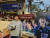 프로농구 부산 KCC 허웅이 28일 팬들로부터 받은 커피차 선물 앞에서 환하게 웃고 있다. 용인=고봉준 기자