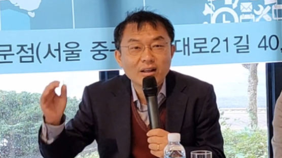 '野김은경 사진 따귀' 노인회장, 이번엔 "與민경우 사퇴하라"