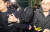지난 26일 중국에서 국내로 송환된 강남 마약음료 피의자가 인천국제공항으로 입국해 경찰 차량에 탑승하고 있다. 연합뉴스