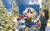 제타플렉스 서울역점에 설치된 ‘디즈니 100주년 위시 크리스마스’ 포토존에서 사진을 찍는 고객들. [사진 롯데쇼핑]