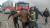30일 러시아 구조대원들이 벨고로드에서 부상당한 민간인들을 옮기고 있다. AP=연합뉴스
