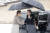 더불어민주당 이재명 대표와 이낙연 전 대표가 30일 오전 서울 중구의 한 식당 앞에서 만나 악수를 하고 있다. 뉴스1