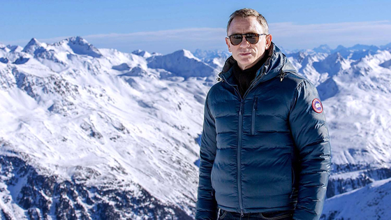 영화 007의 제임스 본드 역을 맡았던 배우 다이엘 크레이그가 캐나다구스를 입고 있다. 사진 페이스북 캡처