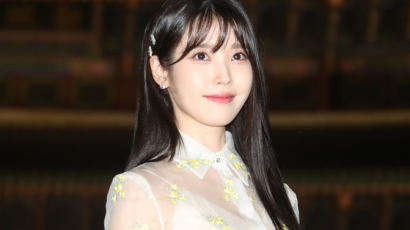 아이유, 새해 맞아 복지 취약계층에 2억원 기부