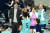 2일 서울 장충체육관에서 열린 페퍼저축은행과의 경기에서 실바를 바라보는 GS칼텍스 차상현 감독(왼쪽). 사진 한국배구연맹