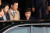 서울중앙지검에 출석했던 박근혜 전 대통령이 2017년 3월 22일 오전 청사를 떠나고 있다. 박 전 대통령 왼쪽은 유영하 변호사. 중앙포토