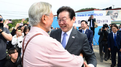 이재명 습격범의 수상한 동선…文평산마을 인근 울산역도 갔다 