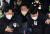 이재명 더불어민주당 대표에게 흉기를 휘두른 혐의로 체포된 김모(67)씨가 2일 오후 부산 연제구 부산경찰청에 마련된 수사본부로 압송되고 있다. 뉴시스