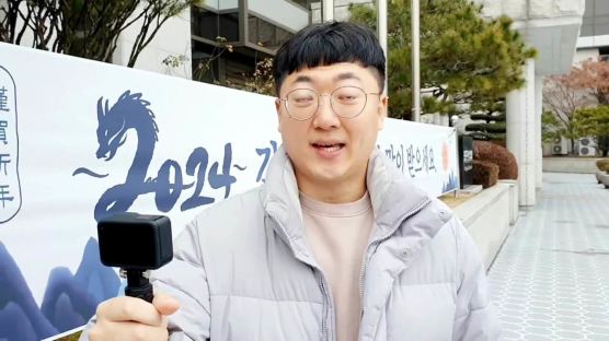 B급 감성으로 935만뷰 대박…'6급 초고속 승진' 충주맨의 비결 [영상]