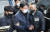 이재명 더불어민주당 대표를 흉기로 피습한 김모(67)씨가 지난 4일 구속영장실질심사를 받기 위해 부산 연제경찰서에서 출발하고 있다. 송봉근 기자