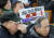 지난해 12월 20일 서울시청 서소문청사에서 열린 '남산 혼잡통행료 추진방안 논의를 위한 시민공청회'에서 한 참석자가 통행료를 반대하는 피켓을 들고 있다. 뉴스1