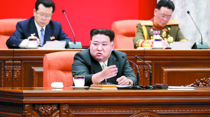 김정은 "대한민국은 우리의 주적…전쟁 피할 생각 전혀 없다"
