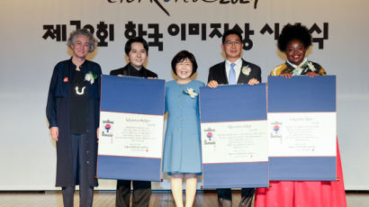 이정재가 받았던 상 올해는 스위스 '영혼의 건축가'에..."한국이 곧 미래"