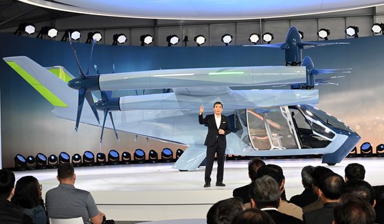 S-A2 기체에 대해 설명하는 현대차·기아 AAM본부장 겸 슈퍼널 CEO 신재원 사장. 사진 현대차그룹