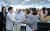 이재현 CJ그룹 회장이 지난 10일 서울 용산구 CJ올리브영 본사를 방문해 임직원들을 만나 인사하고 있다. 사진 CJ그룹