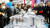 2004년 1월 17대총선 물갈이국민연대 회원들이 한국프레스센터 앞에서 '야합정치', '지역감정', '깡패 국회의원' 등을 국회에서 씻어내는 퍼포먼스를 벌이고 있다. 중앙포토