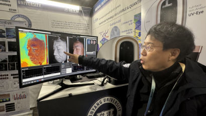 한국 '뷰티 반도체'에 시선 쏠렸다…양자역학 응용한 이 측정기 [CES 2024] 