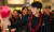 아시안컵 개최지 카타르 도하에 입성하는 한국 축구대표팀의 ‘캡틴’ 손흥민(오른쪽). 64년 만의 아시안컵 우승이 목표다. [뉴스1]