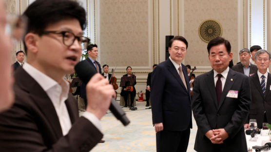 한동훈 첫 고위당정 국회서…전국순회에 尹 "건강 잘 챙겨야"