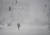 지난 7일(현지시간) 미국 매사추세츠주 우스터에서 겨울 폭풍이 몰아치는 가운데 한 사람이 텅 빈 길을 걸어가고 있다. 로이터=연합뉴스