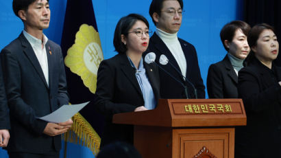 용혜인, 민주당에 비례연합정당 제안…野서도 "위성정당 꼼수"