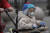 17일 베이징에서 어린 아이가 유모차를 타고 있다. 중국 당국은 이날 중국 인구가 지난해 203만명 감소했다고 발표했다. AFP=연합뉴스