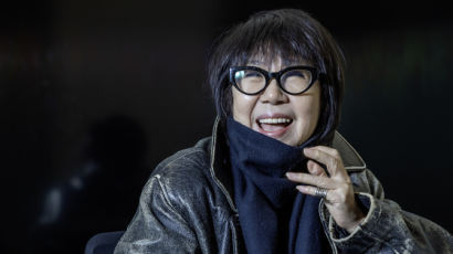 “인생처럼 연극도 한 순간”…40년 연출 김아라의 연극론