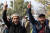 18일(현지시간) 파키스탄 수도 이슬라마바드에서 이틀 전 이란의 파키스탄 내 공습을 규탄하는 시위가 열리고 있다. 이날 파키스탄은 이란의 영공 침해 행위에 대해 항의하기 위해 이슬라마바드 주재 이란 외교관을 초치했다.AFP=연합뉴스