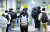 지난해 서울 동대문구 경희대학교 학생 식당에서 학생들이 1,000원 아침밥 구매를 위해 줄을 서 있다. 연합뉴스