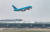 인천공항에서 대한항공 여객기가 이륙하고 있다. 뉴스1