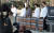 지난해 12월 서울 종로구 카카오엔터테인먼트 종각오피스 앞에서 카카오 공동체 노동조합 크루유니언이 피켓 시위를 하고 있다. 사진 연합뉴스 