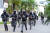 지난 9일 에콰도르에서 생방송 중 난입한 갱단 조직원들을 체포하기 위해 경찰이 출동하고 있다. AFP=연합뉴스 