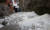 최강 한파가 이어진 23일 오후 서울 용산구의 한 골목길 계단이 꽁꽁 얼어 붙어 있다.뉴스1