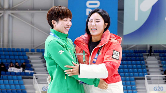 [사진] ‘올림픽 우정’ 한·일 빙속전설의 재회