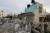 이스라엘이 점령 서안 지구의 헤브론에서 이스라엘군이 팔레스타인 공격자의 집을 철거한 후 한 사람이 피해를 확인하고 있다. 로이터=연합뉴스