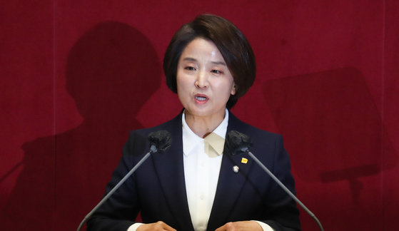 '2심 당선무효형' 이은주, 대법 선고 앞두고 정의당 6석 위해 사퇴