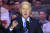 23일 뉴햄프셔 예비선거에서 각각 1위를 차지, 11월 대선에서 재격돌이 예상되는 트럼프 전 대통령(위 사진)과 바이든 대통령. [AP=연합뉴스]
