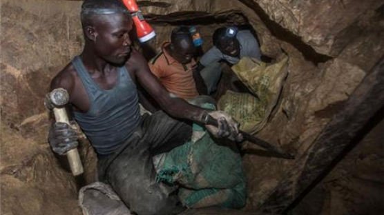 아프리카 말리서 금광 무너져 70여명 사망