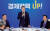 2018년 12월 열린 국민경제자문회의에서 문재인(가운데) 대통령과 김광두(오른쪽) 당시 국민경제자문회의 부의장이 참석했다. / 사진:연합뉴스
