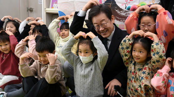 "잘생긴 할아버지 어딨어요?" 아이 말에…이재명 웃음 터졌다