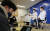 배현진 국민의힘 의원이 괴한으로부터 습격을 당한 25일 저녁 서울 용산구 순천향대학병원에서 이정재 병원장(오른쪽), 박석규 신경외과 교수(가운데) 등 의료진이 환자 상태를 설명하기 위한 브리핑을 하고 있다. 뉴스1