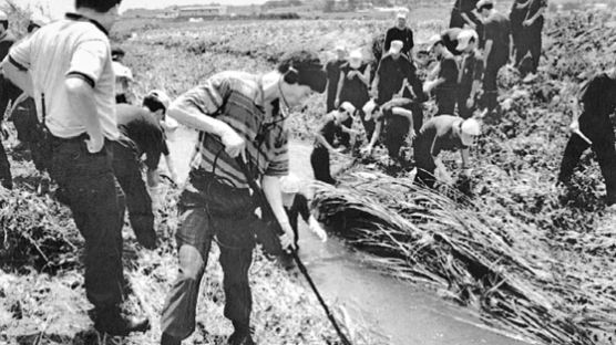 ‘살인의 추억’ 옥살이 20년…보상 받고도 공장일 하는 까닭