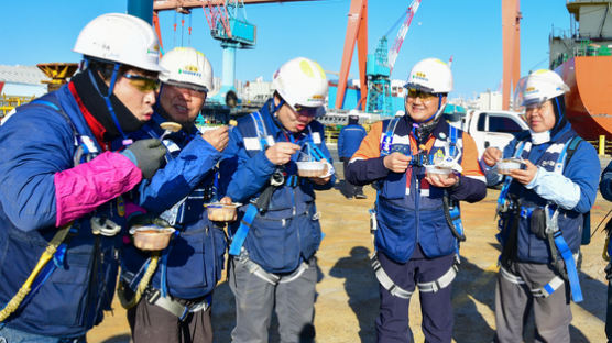 7조 전함 수주 복마전...HD현대∙한화오션, 정치권도 가세