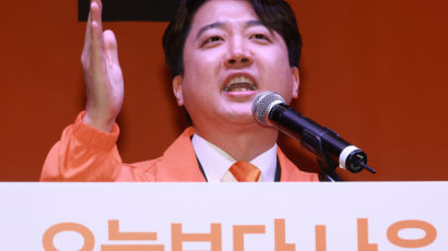 이준석 불 댕긴 '노인 무임승차 폐지'…민주당도 찬반 갈렸다