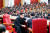 김정은 북한 국무위원장(앞줄 왼쪽)이 지난 23~24일 개최된 노동당 중앙위원회 제8기 제19차 정치국 확대회의에 참석해 당 관계자와 대화하고 있다. [뉴스1]