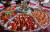 롱샤(龍蝦)로 만든 다양한 요리들이 원형 테이블에 올려져 있다.