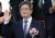 김명수 대법원장이 지난해 9월 22일 오전 서울 서초구 대법원에서 퇴임식을 마친 후 대법원을 나서고 있다.   연합뉴스