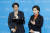 양향자 한국의희망 대표(오른쪽)가 24일 오후 서울 여의도 국회 소통관에서 과학·기술 정책을 발표를 마친 뒤 이준석 대표와 기자들 앞에서 질문에 답하고 있다. 이자리에서 두 당은 합당을 발표했다. 전민규 기자